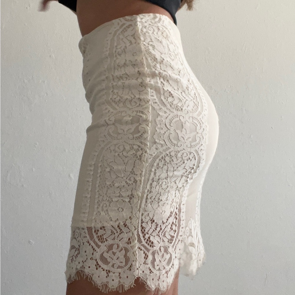 Pencil cut short skirt for woman